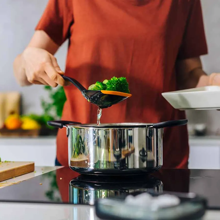 Functional Form Perforert Skje<FISKARS