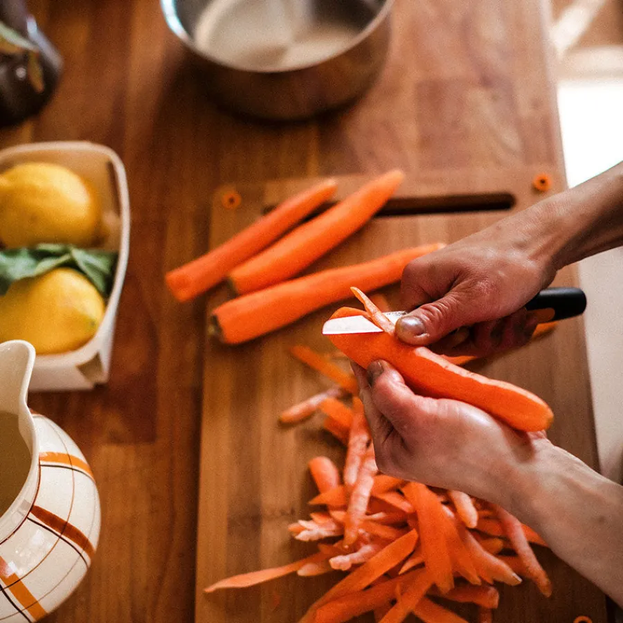 Functional Form Skrellekniv 8cm<FISKARS Hot