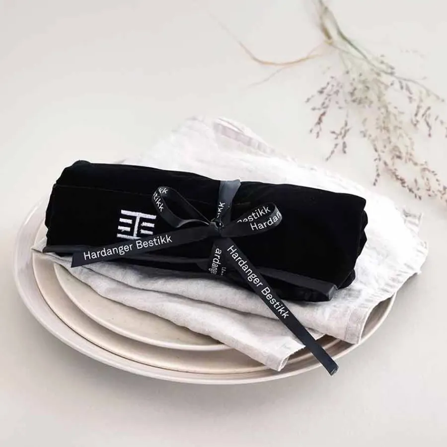 pose<HARDANGER BESTIKK