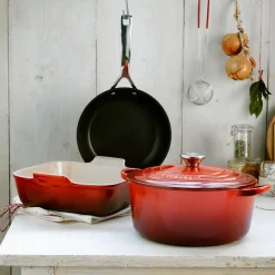 Støpejernsgryte 5,3L/26cm Cerise<LE CREUSET Discount