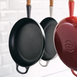 Støpejernspanne med Trehåndtak 28cm Matte Black<LE CREUSET Discount