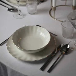 Lilly Dyp Tallerken 20cm Hvit m/Gullkant<NOVA Online