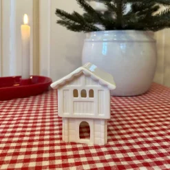 Porsgrunds Porselænsfabrik Jul På Tunet Stabbur 8,2x10,1cm<PORSGRUNDS PORSELÆNSFABRIK Best