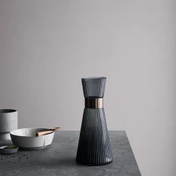 Grand Cru Vannkaraffel m/Riller 1L Grå<ROSENDAHL Discount