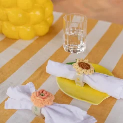 Summer Collection Serviettring Porselen m/Heklet Blomst 2pk Gu<SEASONS