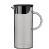 EM77 Vannkanne m/lokk 1,5L Smoke<STELTON Online